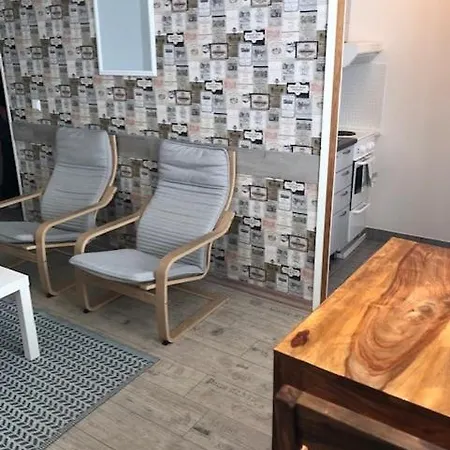 Vanhatie 44 *