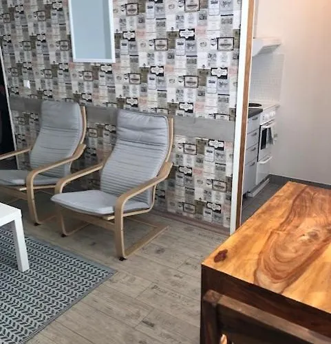 Vanhatie 44 *